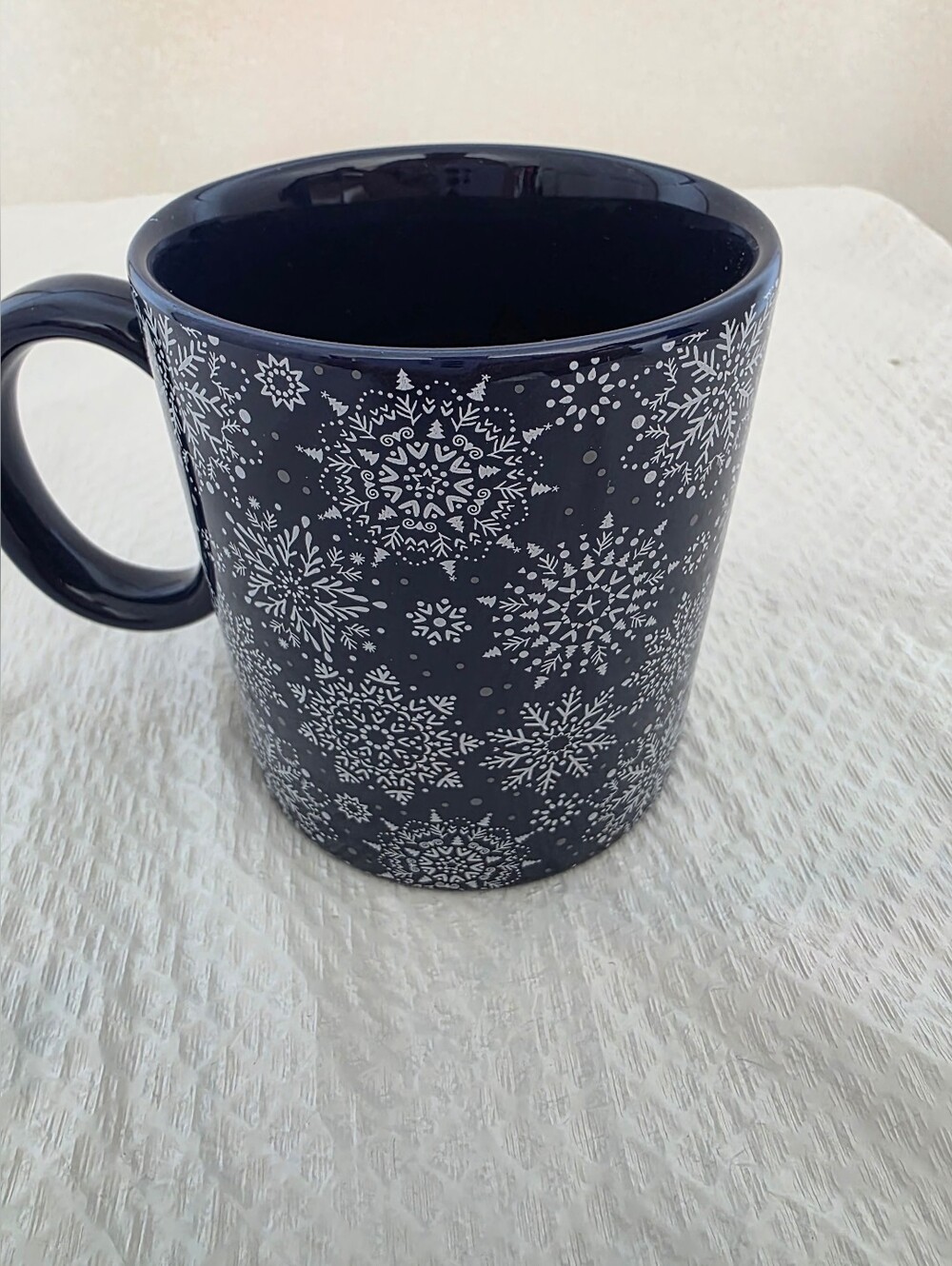Chic & Tonic Snowflake Coffee Cup Mug Winter Holiday Blue White Ceramic 16 oz
